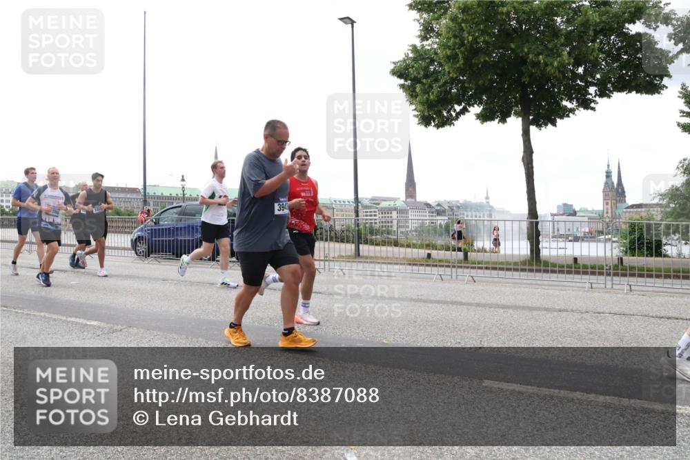 29.06.2025 - hella hamburg halbmarathon Lena Gebhardt http://msf.ph/oto/8387088 29.06.2025 10:49:48 Lombardsbrücke 3943, 1040, 1041, 1487, 1511, 1625, 1805, 1888, 2067, 2212, 2466, 2527, 2668, 2862, 2997, 3183, 3383, 3943, 4589, 4769, 4870, 5076, 5106, 5552, 5694, 5749, 5751, 6191, 6694, 7301, 7305, 7339, 7366, 7650, 7679, 8065, 9015, 9162, 9261, 9940, 10333, 10403, 10683, 10704, 11030, 11558, 11631, 11760, 12124, 12388, 13309, 13381, 13744, 13764, 14505, 14545, 14692, 15626 meine-sportfotos.de