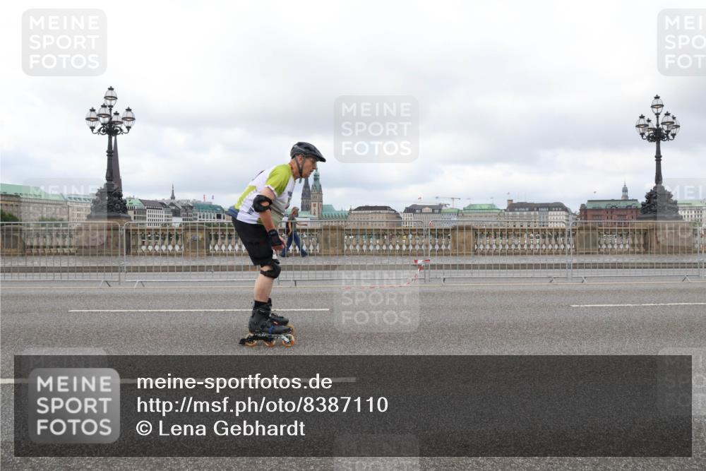 29.06.2025 - hella hamburg halbmarathon Lena Gebhardt http://msf.ph/oto/8387110 29.06.2025 09:17:42 Lombardsbrücke  meine-sportfotos.de