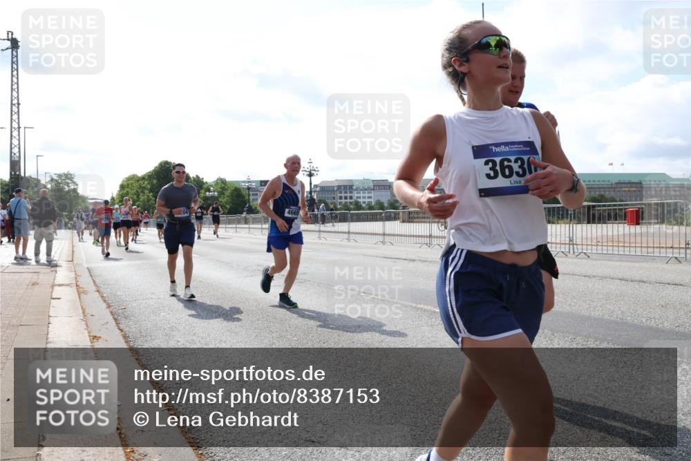 29.06.2025 - hella hamburg halbmarathon Lena Gebhardt http://msf.ph/oto/8387153 29.06.2025 10:03:00 Lombardsbrücke 4665, 3636, 1135, 1138, 1414, 1450, 1482, 1702, 2594, 2780, 2782, 2810, 2819, 3225, 3572, 3630, 3919, 4204, 4613, 4665, 4904, 5734, 6208, 6217, 6752, 6815, 6997, 7210, 7211, 7290, 7706, 7888, 7935, 8003, 8364, 8481, 8483, 8614, 8624, 8662, 9006, 9439, 9554, 9986, 10128, 10295, 10539, 10824, 11250, 11515, 11702, 11782, 11935, 11968, 12169, 12177, 12422, 12908, 13036, 13474, 13664, 13732, 13857, 13874, 14224 meine-sportfotos.de