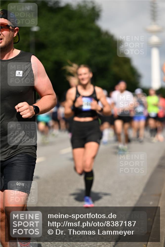 29.06.2025 - hella hamburg halbmarathon Dr. Thomas Lammeyer http://msf.ph/oto/8387187 29.06.2025 09:59:29 Kennedybrücke 1151, 1200, 1216, 1461, 1630, 1683, 1689, 1696, 1706, 2207, 2706, 3213, 3654, 3692, 3945, 4033, 4088, 4127, 4189, 4324, 4345, 4601, 4847, 4890, 4938, 5421, 5708, 6009, 6481, 6691, 6938, 6994, 7056, 7100, 7224, 7269, 7312, 7332, 7367, 7657, 8139, 8205, 8216, 8234, 8302, 8454, 8856, 8899, 8955, 8977, 9491, 9551, 9934, 10115, 10263, 10596, 10811, 11356 meine-sportfotos.de