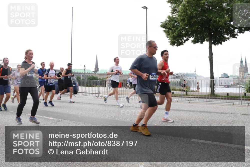 29.06.2025 - hella hamburg halbmarathon Lena Gebhardt http://msf.ph/oto/8387197 29.06.2025 10:49:48 Lombardsbrücke 1418, 6694, 3943, 1040, 1041, 1487, 1511, 1625, 1805, 1888, 2067, 2212, 2466, 2527, 2668, 2862, 2997, 3183, 3383, 3943, 4589, 4769, 4870, 5076, 5106, 5552, 5694, 5749, 5751, 6191, 6694, 7301, 7305, 7339, 7366, 7650, 7679, 8065, 9015, 9162, 9261, 9940, 10333, 10403, 10683, 10704, 11030, 11558, 11631, 11760, 12124, 12388, 13309, 13381, 13744, 13764, 14505, 14545, 14692, 15626 meine-sportfotos.de