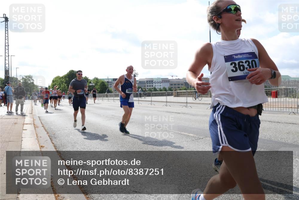 29.06.2025 - hella hamburg halbmarathon Lena Gebhardt http://msf.ph/oto/8387251 29.06.2025 10:03:00 Lombardsbrücke 4665, 3630, 1135, 1138, 1414, 1450, 1482, 1702, 2594, 2780, 2782, 2810, 2819, 3225, 3572, 3630, 3919, 4204, 4613, 4665, 4904, 5734, 6208, 6217, 6752, 6815, 6997, 7210, 7211, 7290, 7706, 7888, 7935, 8003, 8364, 8481, 8483, 8614, 8624, 8662, 9006, 9439, 9554, 9986, 10128, 10295, 10539, 10824, 11250, 11515, 11702, 11782, 11935, 11968, 12169, 12177, 12422, 12908, 13036, 13474, 13664, 13732, 13857, 13874, 14224 meine-sportfotos.de