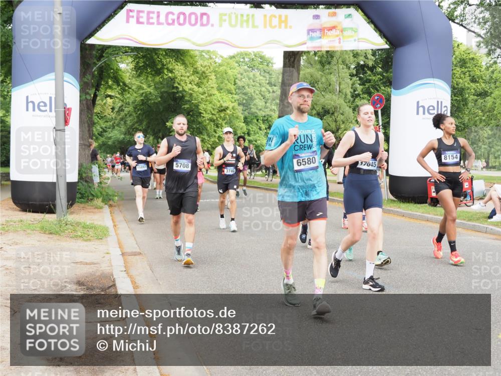 29.06.2025 - hella hamburg halbmarathon MichiJ http://msf.ph/oto/8387262 29.06.2025 10:47:53 Zwischen KM18-KM19 3740, 5708, 6580, 7006, 8154, 8421, 8422, 8483, 9752, 9932, 10797, 11465, 11515, 11702, 13516, 14605, 16614, 17045 meine-sportfotos.de