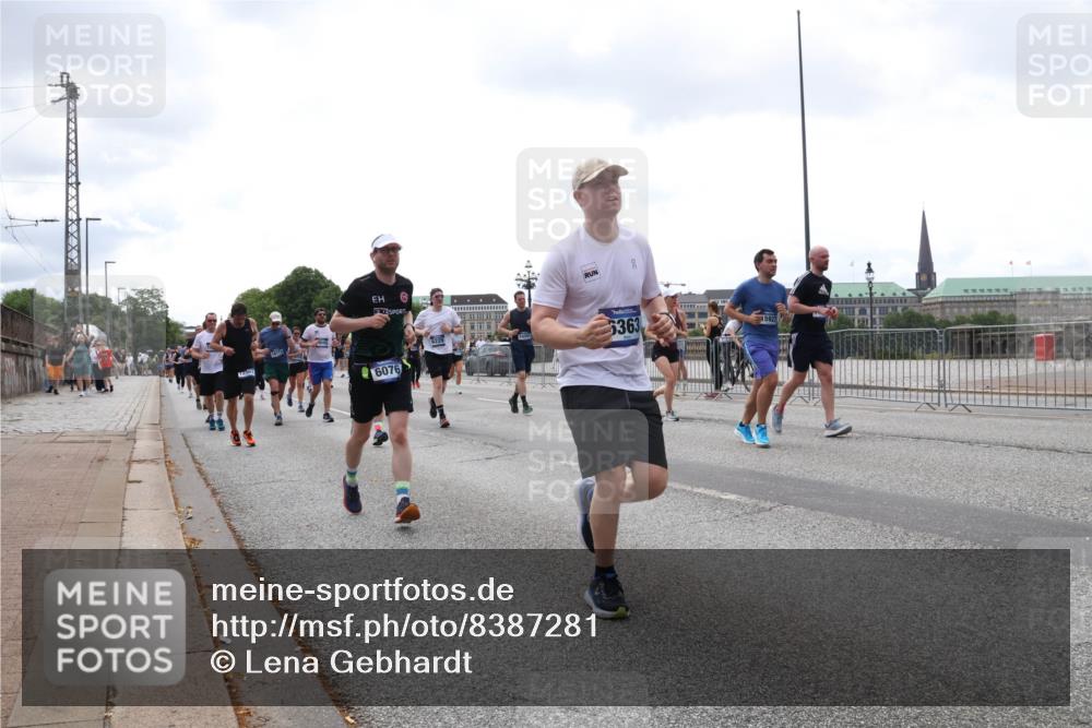 29.06.2025 - hella hamburg halbmarathon Lena Gebhardt http://msf.ph/oto/8387281 29.06.2025 10:40:34 Lombardsbrücke 12501, 6076, 5363, 15927, 1018, 1037, 1075, 1291, 1323, 1691, 2019, 2042, 2109, 2173, 2206, 2254, 2299, 2515, 2572, 2762, 2763, 3121, 3237, 3293, 3295, 3306, 3432, 3515, 3607, 3694, 3808, 3810, 4044, 4173, 4271, 4411, 4612, 4756, 4906, 4972, 5059, 5113, 5263, 5351, 5352, 5702, 5753, 5975, 6076, 6163, 6229, 6278, 6280, 6289, 6363, 6463, 6548, 6673, 6866, 6876, 6890, 6920, 7108, 7174, 7293, 7675, 7850, 7956, 8053, 8054, 8307, 8378, 8391, 8429, 8430 meine-sportfotos.de