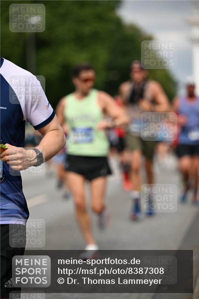 29.06.2025 - hella hamburg halbmarathon Dr. Thomas Lammeyer http://msf.ph/oto/8387308 29.06.2025 10:20:34 Kennedybrücke 1244, 1599, 2165, 2347, 2803, 2912, 3023, 3030, 3134, 3156, 3176, 3484, 3648, 3687, 4478, 4637, 5036, 6024, 6742, 6935, 7158, 7358, 7753, 7792, 7924, 8263, 8295, 8317, 8597, 8645, 8707, 8847, 8857, 9091, 9332, 9492, 9628, 9664, 9676, 9802, 9810, 9891, 10076, 10107, 10139, 10141, 10183, 10575, 11236, 11344, 11345, 11428 meine-sportfotos.de