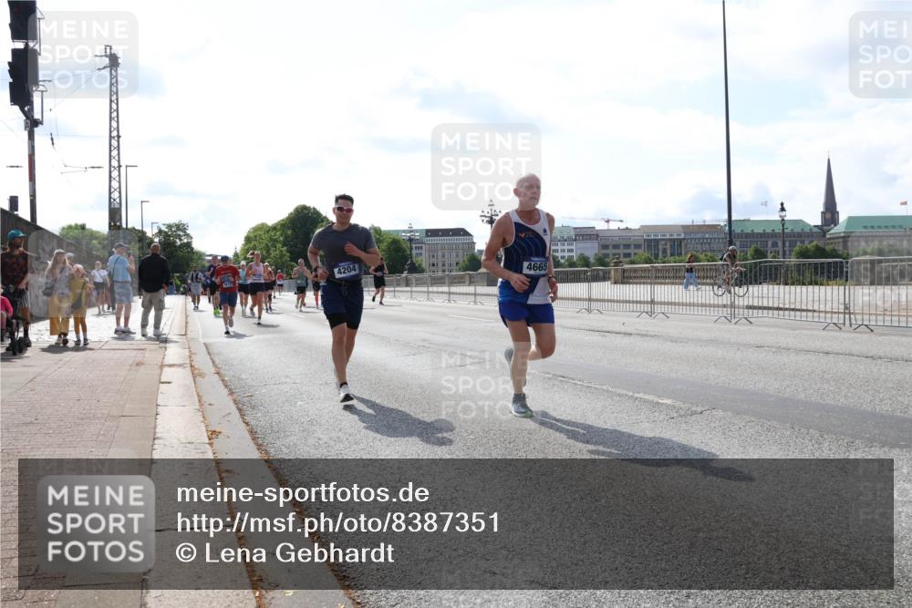 29.06.2025 - hella hamburg halbmarathon Lena Gebhardt http://msf.ph/oto/8387351 29.06.2025 10:03:01 Lombardsbrücke 4204, 4665, 1135, 1138, 1414, 1450, 1482, 1702, 2594, 2780, 2782, 2810, 2819, 3225, 3572, 3630, 3919, 4204, 4613, 4665, 4904, 5734, 6208, 6217, 6752, 6815, 6997, 7210, 7211, 7290, 7706, 7888, 7935, 8003, 8364, 8481, 8483, 8614, 8624, 8662, 9006, 9439, 9986, 10128, 10295, 10539, 10824, 11250, 11515, 11702, 11782, 11935, 11968, 12169, 12177, 12212, 12422, 12908, 13036, 13474, 13664, 13732, 13857, 13874, 14224 meine-sportfotos.de