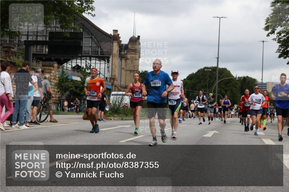 29.06.2025 - hella hamburg halbmarathon Yannick Fuchs http://msf.ph/oto/8387355 29.06.2025 10:55:32 20KM 2086, 2391, 2591, 3400, 4068, 5613, 5839, 5870, 6391, 7033, 7049, 7757, 8364, 8531, 8590, 9071, 9453, 9752, 9932, 10031, 10177, 10746, 10882, 11465, 11515, 12125, 12377, 12787, 13064, 13086, 13491, 13558, 13699, 14605, 14628, 15008, 15520, 15733, 16128, 16145, 16614, 17670 meine-sportfotos.de