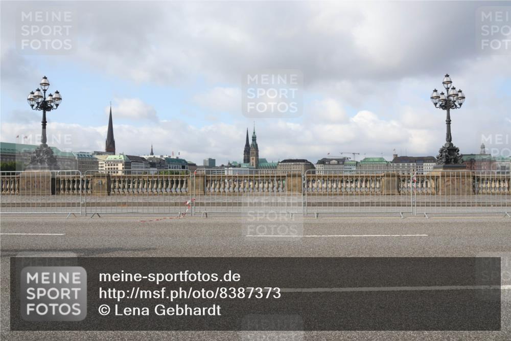 29.06.2025 - hella hamburg halbmarathon Lena Gebhardt http://msf.ph/oto/8387373 29.06.2025 08:53:01 Lombardsbrücke  meine-sportfotos.de