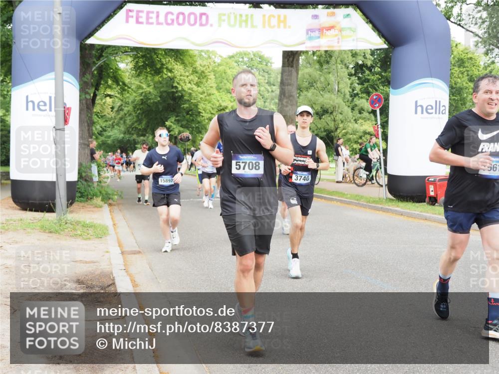 29.06.2025 - hella hamburg halbmarathon MichiJ http://msf.ph/oto/8387377 29.06.2025 10:47:55 Zwischen KM18-KM19 3740, 5602, 5603, 5708, 6580, 7006, 7757, 8154, 8421, 8422, 9932, 10797, 11465, 11515, 13516, 14605, 15897, 16614, 17045 meine-sportfotos.de