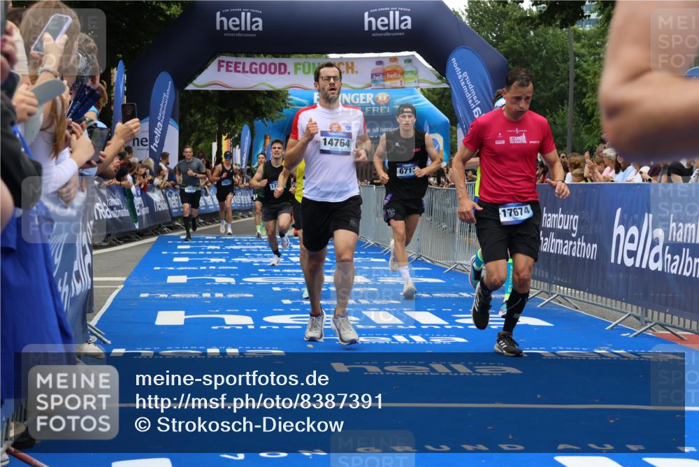 29.06.2025 - hella hamburg halbmarathon Strokosch-Dieckow http://msf.ph/oto/8387391 29.06.2025 10:45:39 Ziel 2138, 4854, 5047, 5623, 6071, 6711, 8374, 8668, 11291, 11495, 12154, 13975, 14374, 14764, 15666, 16617, 17332, 17674, 17835, 18862, 18878 meine-sportfotos.de