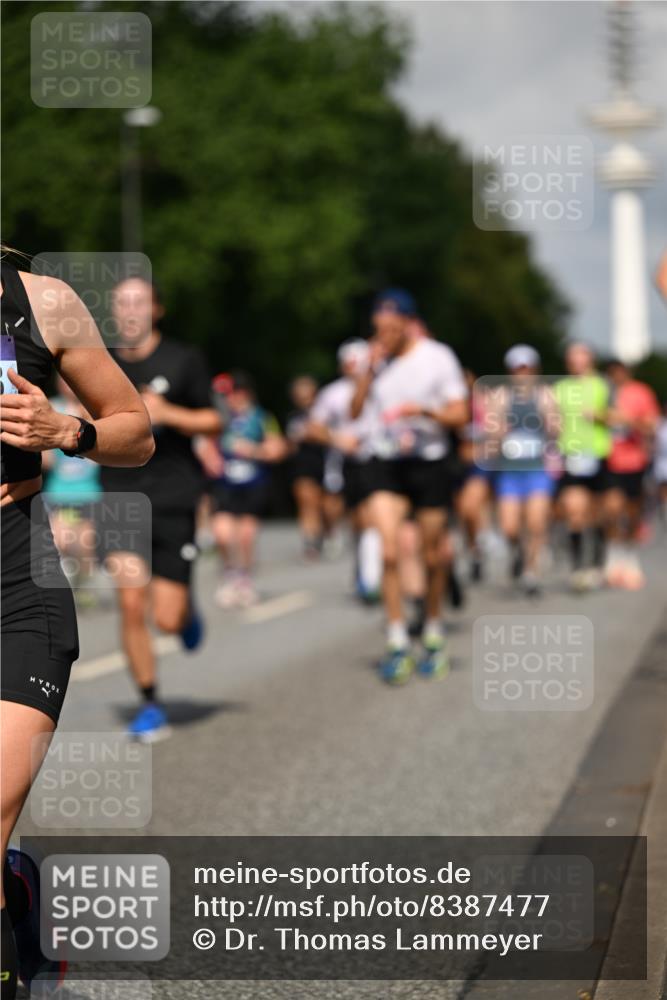 29.06.2025 - hella hamburg halbmarathon Dr. Thomas Lammeyer http://msf.ph/oto/8387477 29.06.2025 09:59:30 Kennedybrücke 1151, 1200, 1216, 1461, 1630, 1689, 1696, 1706, 2207, 3213, 3654, 3692, 3945, 4033, 4088, 4127, 4324, 4345, 4346, 4601, 4847, 4890, 4938, 5421, 5708, 6009, 6481, 6691, 6938, 6994, 7056, 7100, 7224, 7269, 7312, 7332, 7367, 7657, 8139, 8205, 8216, 8234, 8302, 8454, 8856, 8899, 8955, 8977, 9491, 9551, 9934, 10263, 10596, 10811, 11356 meine-sportfotos.de