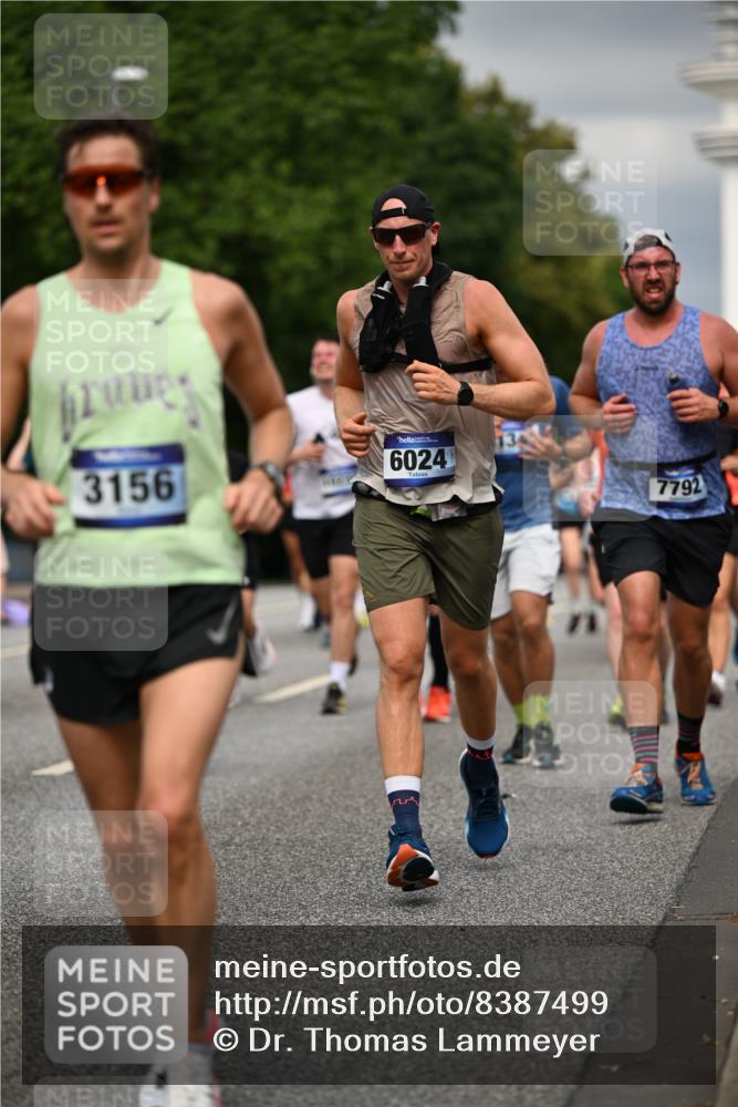 29.06.2025 - hella hamburg halbmarathon Dr. Thomas Lammeyer http://msf.ph/oto/8387499 29.06.2025 10:20:35 Kennedybrücke 1244, 1599, 1602, 2165, 2347, 2803, 2912, 3023, 3030, 3134, 3156, 3176, 3484, 3648, 3687, 4478, 4637, 5036, 6024, 6742, 6935, 7158, 7358, 7753, 7792, 7924, 7928, 8263, 8295, 8317, 8597, 8619, 8645, 8707, 8847, 8857, 9091, 9332, 9492, 9628, 9664, 9676, 9802, 9810, 9891, 10076, 10107, 10139, 10141, 10183, 10575, 11236, 11344, 11345, 11428 meine-sportfotos.de