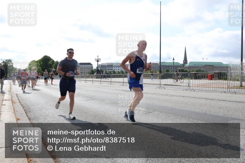 29.06.2025 - hella hamburg halbmarathon Lena Gebhardt http://msf.ph/oto/8387518 29.06.2025 10:03:01 Lombardsbrücke 4665, 04, 1135, 1138, 1414, 1450, 1482, 1702, 2594, 2780, 2782, 2810, 2819, 3225, 3572, 3630, 3919, 4204, 4613, 4665, 4904, 5734, 6208, 6217, 6752, 6815, 6997, 7210, 7211, 7290, 7706, 7888, 7935, 8003, 8364, 8481, 8483, 8614, 8624, 8662, 9006, 9439, 9986, 10128, 10295, 10539, 10824, 11250, 11515, 11702, 11782, 11935, 11968, 12169, 12177, 12212, 12422, 12908, 13036, 13474, 13664, 13732, 13857, 13874, 14224 meine-sportfotos.de
