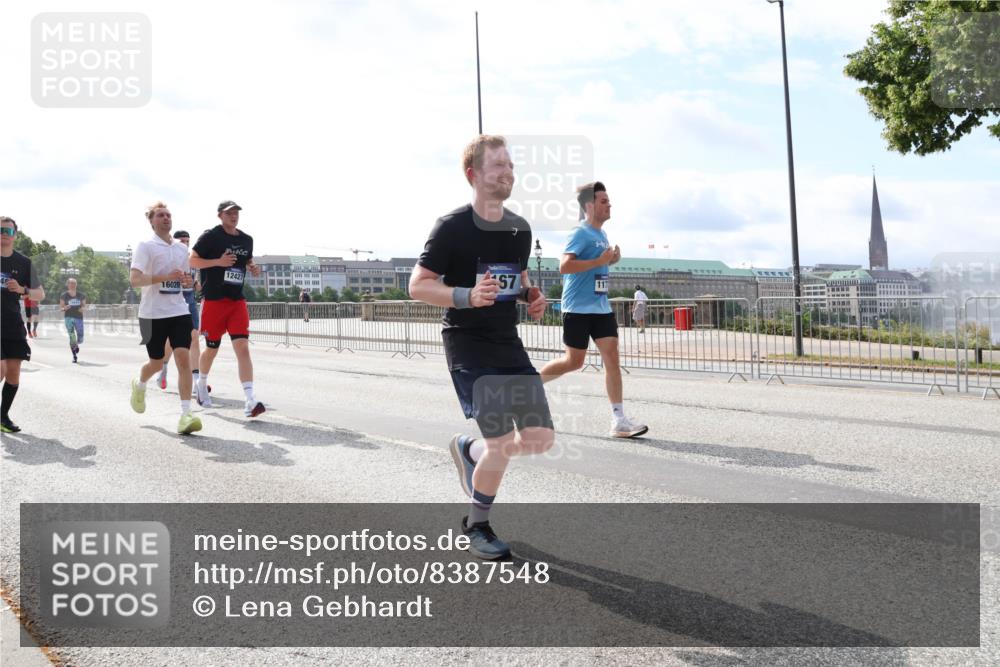 29.06.2025 - hella hamburg halbmarathon Lena Gebhardt http://msf.ph/oto/8387548 29.06.2025 10:15:55 Lombardsbrücke 49, 160200, 12427, 67, 1156, 1308, 1440, 1651, 2071, 2076, 2110, 2165, 2436, 2803, 2989, 3167, 3417, 4007, 4466, 4492, 4494, 4828, 5046, 5069, 5423, 5739, 6376, 6576, 7897, 7941, 7942, 8169, 8274, 8554, 8746, 8885, 9192, 9601, 9657, 9675, 9784, 9802, 10107, 10108, 10292, 10608, 10775, 10844, 10990, 11113, 11303, 11478, 11774, 11783, 11818, 12427, 12469, 12521, 13179, 13197, 13818, 13951, 14413, 14423, 14550, 14552, 15307 meine-sportfotos.de