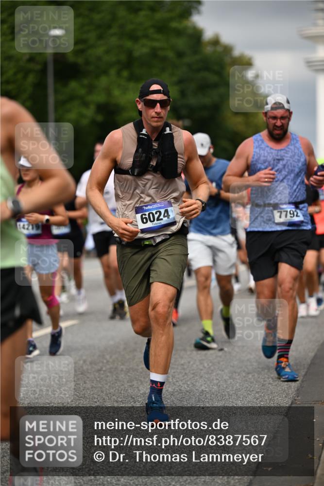 29.06.2025 - hella hamburg halbmarathon Dr. Thomas Lammeyer http://msf.ph/oto/8387567 29.06.2025 10:20:35 Kennedybrücke 1244, 1599, 1602, 2165, 2347, 2803, 2912, 3023, 3030, 3134, 3156, 3176, 3484, 3648, 3687, 4478, 4637, 5036, 6024, 6742, 6935, 7158, 7358, 7753, 7792, 7924, 7928, 8263, 8295, 8317, 8597, 8619, 8645, 8707, 8847, 8857, 9091, 9332, 9492, 9628, 9664, 9676, 9802, 9810, 9891, 10076, 10107, 10139, 10141, 10183, 10575, 11236, 11344, 11345, 11428 meine-sportfotos.de