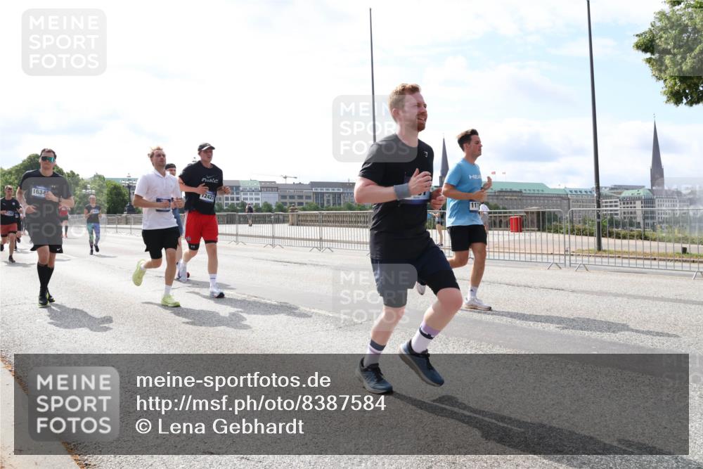 29.06.2025 - hella hamburg halbmarathon Lena Gebhardt http://msf.ph/oto/8387584 29.06.2025 10:15:56 Lombardsbrücke 11303, 1634, 12427, 117, 1156, 1308, 1440, 1651, 2071, 2076, 2110, 2165, 2436, 2803, 2835, 2989, 3167, 3417, 4007, 4466, 4492, 4494, 4828, 5046, 5069, 5423, 5739, 6376, 6576, 7897, 7941, 7942, 8169, 8274, 8554, 8746, 8885, 9192, 9601, 9657, 9675, 9784, 9802, 10107, 10108, 10292, 10608, 10775, 10844, 10990, 11113, 11303, 11478, 11774, 11783, 11818, 12427, 12469, 13179, 13818, 13951, 14413, 14423, 14550, 14552, 15307 meine-sportfotos.de