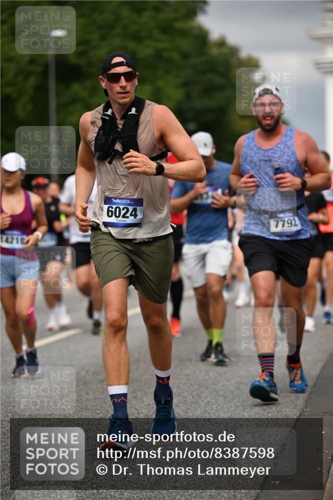 29.06.2025 - hella hamburg halbmarathon Dr. Thomas Lammeyer http://msf.ph/oto/8387598 29.06.2025 10:20:36 Kennedybrücke 1244, 1599, 1602, 2165, 2347, 2803, 2912, 3023, 3030, 3088, 3134, 3156, 3176, 3484, 3648, 3687, 4478, 4637, 5036, 6024, 6742, 6935, 7158, 7358, 7753, 7792, 7924, 7928, 8263, 8295, 8317, 8597, 8619, 8645, 8707, 8847, 8857, 9091, 9332, 9492, 9628, 9664, 9676, 9802, 9810, 9891, 10076, 10107, 10139, 10141, 10183, 10575, 11236, 11344, 11345, 11428 meine-sportfotos.de