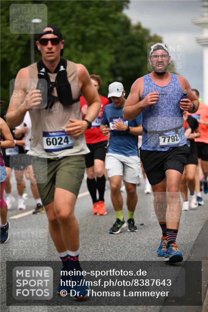 29.06.2025 - hella hamburg halbmarathon Dr. Thomas Lammeyer http://msf.ph/oto/8387643 29.06.2025 10:20:36 Kennedybrücke 1244, 1599, 1602, 2165, 2347, 2803, 2912, 3023, 3030, 3088, 3134, 3156, 3176, 3484, 3648, 3687, 4478, 4637, 5036, 6024, 6742, 6935, 7158, 7358, 7753, 7792, 7924, 7928, 8263, 8295, 8317, 8597, 8619, 8645, 8707, 8847, 8857, 9091, 9332, 9492, 9628, 9664, 9676, 9802, 9810, 9891, 10076, 10107, 10139, 10141, 10183, 10575, 11236, 11344, 11345, 11428 meine-sportfotos.de