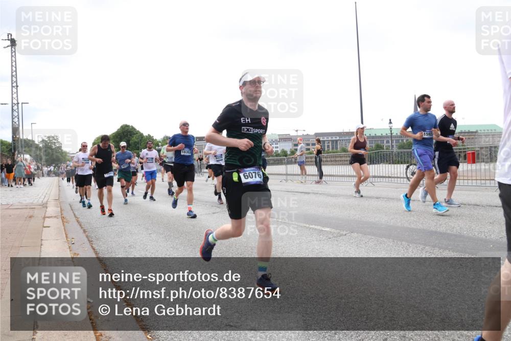 29.06.2025 - hella hamburg halbmarathon Lena Gebhardt http://msf.ph/oto/8387654 29.06.2025 10:40:34 Lombardsbrücke 18771, 12501, 19040, 18353, 6229, 6076, 1592, 1018, 1037, 1075, 1291, 1323, 1691, 2019, 2042, 2109, 2173, 2206, 2254, 2299, 2515, 2572, 2762, 2763, 3121, 3237, 3293, 3295, 3306, 3432, 3515, 3607, 3694, 3808, 3810, 4044, 4173, 4271, 4411, 4612, 4756, 4906, 4972, 5059, 5113, 5263, 5351, 5352, 5702, 5753, 5975, 6076, 6163, 6229, 6278, 6280, 6289, 6363, 6463, 6548, 6673, 6866, 6876, 6890, 6920, 7108, 7174, 7293, 7675, 7850, 7956, 8053, 8054, 8307, 8378, 8391, 8429, 8430 meine-sportfotos.de