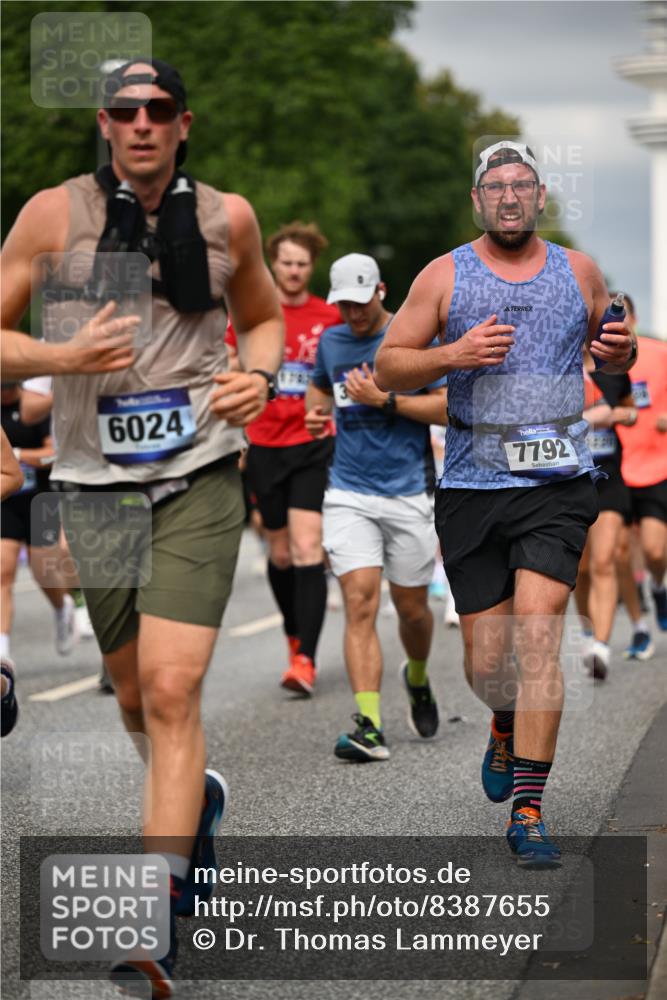 29.06.2025 - hella hamburg halbmarathon Dr. Thomas Lammeyer http://msf.ph/oto/8387655 29.06.2025 10:20:36 Kennedybrücke 1244, 1599, 1602, 2165, 2347, 2803, 2912, 3023, 3030, 3088, 3134, 3156, 3176, 3484, 3648, 3687, 4478, 4637, 5036, 6024, 6742, 6935, 7158, 7358, 7753, 7792, 7924, 7928, 8263, 8295, 8317, 8597, 8619, 8645, 8707, 8847, 8857, 9091, 9332, 9492, 9628, 9664, 9676, 9802, 9810, 9891, 10076, 10107, 10139, 10141, 10183, 10575, 11236, 11344, 11345, 11428 meine-sportfotos.de