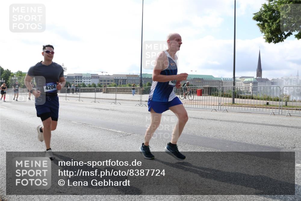 29.06.2025 - hella hamburg halbmarathon Lena Gebhardt http://msf.ph/oto/8387724 29.06.2025 10:03:02 Lombardsbrücke 4204, 466, 1135, 1138, 1414, 1450, 1482, 1702, 2594, 2780, 2782, 2810, 2819, 3225, 3572, 3630, 3919, 4204, 4613, 4665, 4904, 5734, 6208, 6217, 6752, 6815, 6997, 7210, 7211, 7290, 7706, 7888, 7935, 8003, 8364, 8481, 8483, 8614, 8624, 8662, 9006, 9439, 9986, 10128, 10295, 10539, 10824, 11250, 11515, 11702, 11782, 11935, 11968, 12169, 12177, 12211, 12212, 12422, 12843, 12908, 13036, 13474, 13664, 13732, 13857, 13874, 14224 meine-sportfotos.de