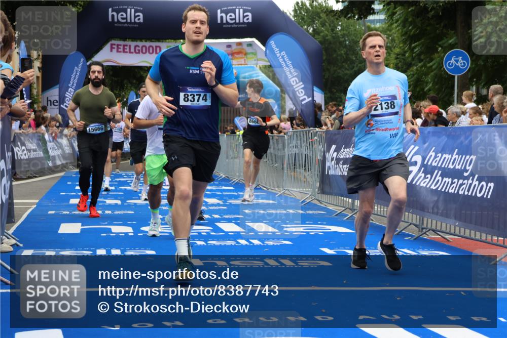 29.06.2025 - hella hamburg halbmarathon Strokosch-Dieckow http://msf.ph/oto/8387743 29.06.2025 10:45:33 Ziel 2138, 2415, 5623, 6071, 6711, 6831, 8374, 8668, 11291, 11495, 12154, 12277, 14062, 14764, 15666, 16725, 17674, 18638, 18862, 18878 meine-sportfotos.de