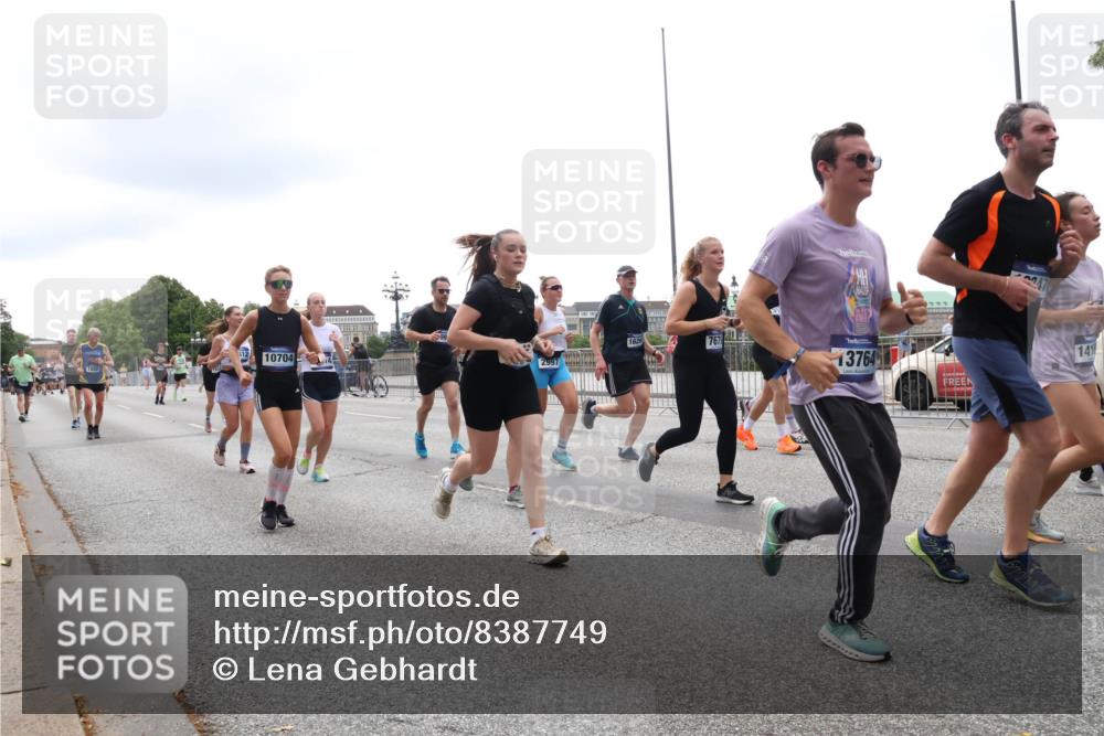 29.06.2025 - hella hamburg halbmarathon Lena Gebhardt http://msf.ph/oto/8387749 29.06.2025 10:49:50 Lombardsbrücke 1626, 7679, 10704, 2997, 1883, 13764, 141, 1040, 1041, 1487, 1511, 1625, 1805, 1888, 2212, 2466, 2668, 2862, 2997, 3183, 3383, 3943, 4090, 4769, 4870, 5076, 5106, 5552, 5694, 5749, 5751, 6191, 6694, 7301, 7305, 7339, 7366, 7650, 7679, 8065, 8254, 9015, 9162, 9261, 9940, 10333, 10403, 10683, 10704, 11030, 11558, 11631, 11760, 12124, 12388, 13309, 13381, 13744, 13764, 14505, 14545, 14692, 15626 meine-sportfotos.de