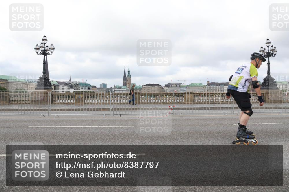 29.06.2025 - hella hamburg halbmarathon Lena Gebhardt http://msf.ph/oto/8387797 29.06.2025 09:17:43 Lombardsbrücke 20497 meine-sportfotos.de