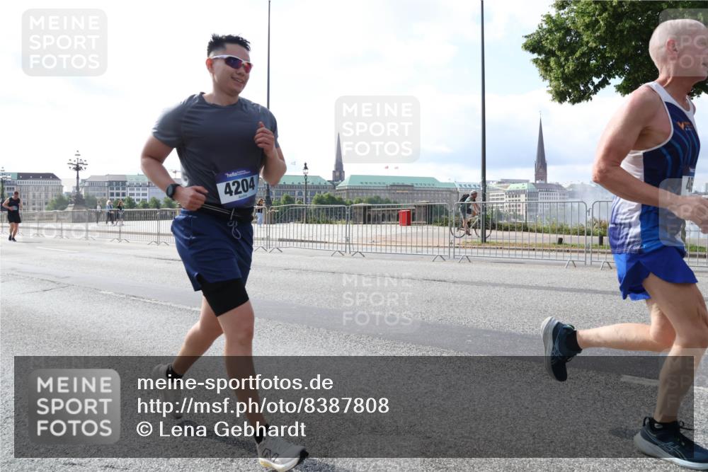 29.06.2025 - hella hamburg halbmarathon Lena Gebhardt http://msf.ph/oto/8387808 29.06.2025 10:03:02 Lombardsbrücke 4204, 1135, 1138, 1414, 1450, 1482, 1702, 2594, 2780, 2782, 2810, 2819, 3225, 3572, 3630, 3919, 4204, 4613, 4665, 4904, 5734, 6208, 6217, 6752, 6815, 6997, 7210, 7211, 7290, 7706, 7888, 7935, 8003, 8364, 8481, 8483, 8614, 8624, 8662, 9006, 9439, 9986, 10128, 10295, 10539, 10824, 11250, 11515, 11702, 11782, 11935, 11968, 12169, 12177, 12211, 12212, 12422, 12843, 12908, 13036, 13474, 13664, 13732, 13857, 13874, 14224 meine-sportfotos.de