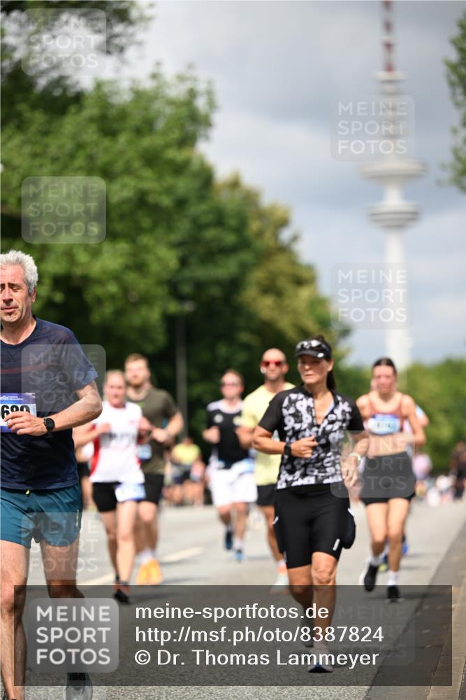 29.06.2025 - hella hamburg halbmarathon Dr. Thomas Lammeyer http://msf.ph/oto/8387824 29.06.2025 10:42:57 Kennedybrücke 1457, 1721, 2113, 2151, 2486, 2693, 2786, 3094, 3095, 3216, 3242, 3323, 3338, 3841, 3927, 4139, 4155, 4259, 4260, 5085, 5089, 5155, 5161, 5300, 6199, 6200, 6695, 6696, 6751, 7117, 7118, 7119, 7165, 7561, 7692, 7849, 7914, 8583, 8635, 8747, 9004, 9424, 9500, 9689, 9699, 10584 meine-sportfotos.de