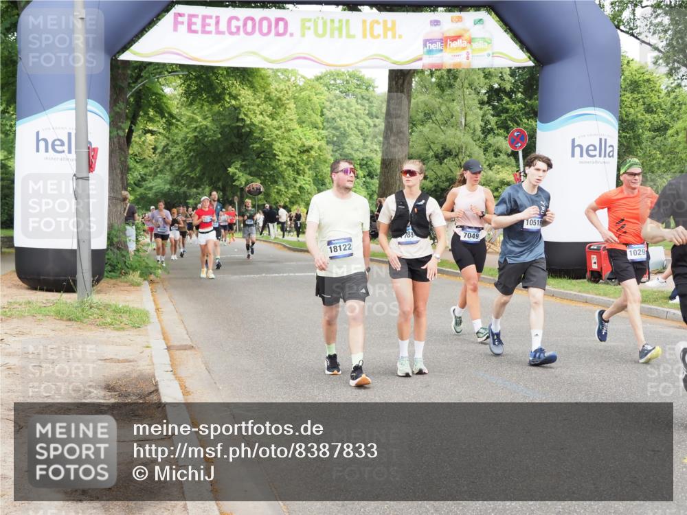 29.06.2025 - hella hamburg halbmarathon MichiJ http://msf.ph/oto/8387833 29.06.2025 10:48:03 Zwischen KM18-KM19 3400, 6708, 7049, 8807, 10295, 10519, 13558, 15897, 17181, 17894, 18122, 18808 meine-sportfotos.de