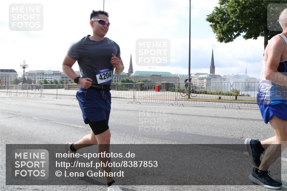 29.06.2025 - hella hamburg halbmarathon Lena Gebhardt http://msf.ph/oto/8387853 29.06.2025 10:03:02 Lombardsbrücke 4204, 1135, 1138, 1414, 1450, 1482, 1702, 2594, 2780, 2782, 2810, 2819, 3225, 3572, 3630, 3919, 4204, 4613, 4665, 4904, 5734, 6208, 6217, 6752, 6815, 6997, 7210, 7211, 7290, 7706, 7888, 7935, 8003, 8364, 8481, 8483, 8614, 8624, 8662, 9006, 9439, 9986, 10128, 10295, 10539, 10824, 11250, 11515, 11702, 11782, 11935, 11968, 12169, 12177, 12211, 12212, 12422, 12843, 12908, 13036, 13474, 13664, 13732, 13857, 13874, 14224 meine-sportfotos.de
