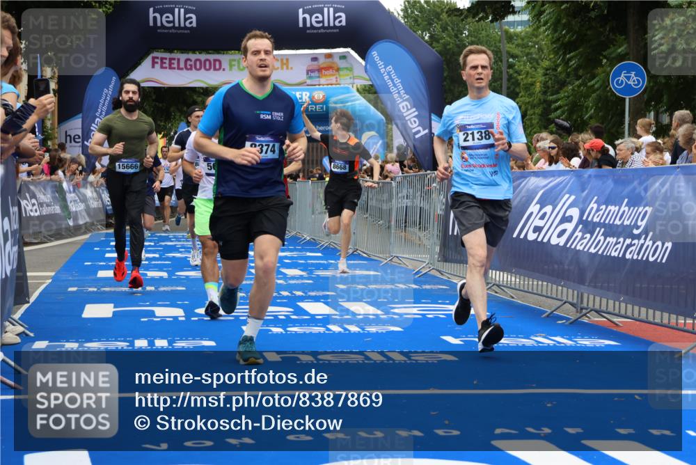 29.06.2025 - hella hamburg halbmarathon Strokosch-Dieckow http://msf.ph/oto/8387869 29.06.2025 10:45:33 Ziel 2138, 2415, 5623, 6071, 6711, 6831, 8374, 8668, 11291, 11495, 12154, 12277, 14062, 14764, 15666, 16725, 17674, 18638, 18862, 18878 meine-sportfotos.de