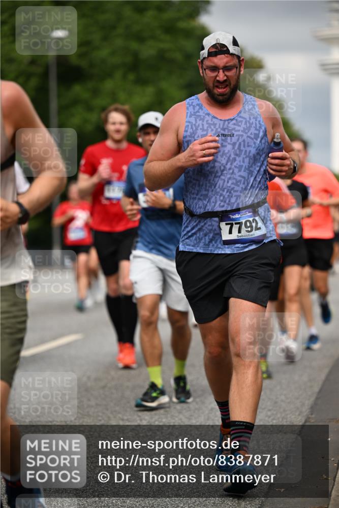 29.06.2025 - hella hamburg halbmarathon Dr. Thomas Lammeyer http://msf.ph/oto/8387871 29.06.2025 10:20:37 Kennedybrücke 1244, 1599, 1602, 1825, 2165, 2347, 2803, 2912, 3023, 3030, 3088, 3134, 3156, 3176, 3484, 3648, 3687, 4478, 4637, 5036, 6024, 6742, 6935, 7158, 7358, 7753, 7792, 7924, 7928, 8263, 8295, 8317, 8597, 8619, 8645, 8707, 8847, 8857, 9091, 9332, 9492, 9628, 9664, 9676, 9810, 9891, 10076, 10139, 10141, 10575, 11236, 11344, 11345, 11410, 11428 meine-sportfotos.de