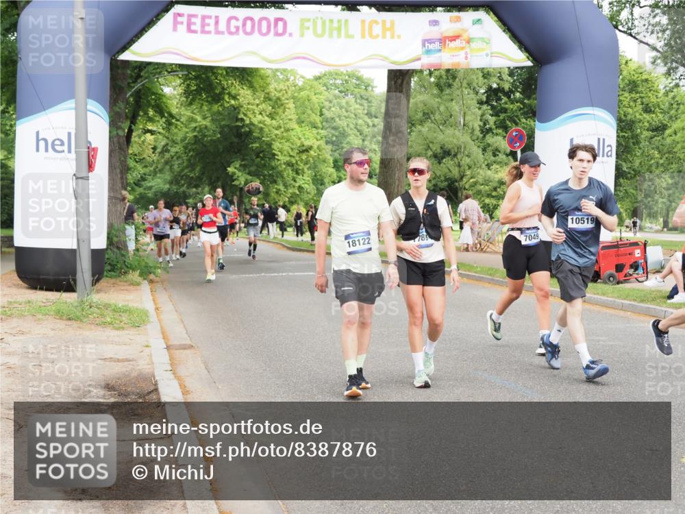 29.06.2025 - hella hamburg halbmarathon MichiJ http://msf.ph/oto/8387876 29.06.2025 10:48:04 Zwischen KM18-KM19 3400, 6708, 7049, 8807, 10295, 10519, 13558, 15008, 17181, 17894, 18122, 18808 meine-sportfotos.de