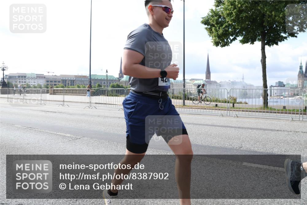 29.06.2025 - hella hamburg halbmarathon Lena Gebhardt http://msf.ph/oto/8387902 29.06.2025 10:03:02 Lombardsbrücke 175, 1135, 1138, 1414, 1450, 1482, 1702, 2594, 2780, 2782, 2810, 2819, 3225, 3572, 3630, 3919, 4204, 4613, 4665, 4904, 5734, 6208, 6217, 6752, 6815, 6997, 7210, 7211, 7290, 7706, 7888, 7935, 8003, 8364, 8481, 8483, 8614, 8624, 8662, 9006, 9439, 9986, 10128, 10295, 10539, 10824, 11250, 11515, 11702, 11782, 11935, 11968, 12169, 12177, 12211, 12212, 12422, 12843, 12908, 13036, 13474, 13664, 13732, 13857, 13874, 14224 meine-sportfotos.de