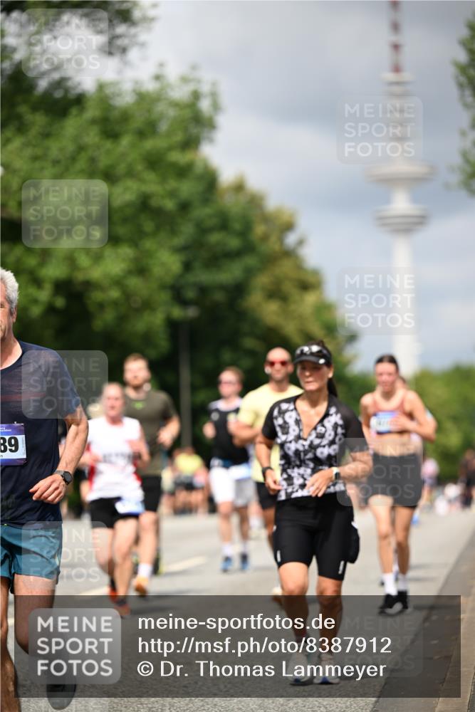 29.06.2025 - hella hamburg halbmarathon Dr. Thomas Lammeyer http://msf.ph/oto/8387912 29.06.2025 10:42:57 Kennedybrücke 1457, 1721, 2113, 2151, 2486, 2693, 2786, 3094, 3095, 3216, 3242, 3323, 3338, 3841, 3927, 4139, 4155, 4259, 4260, 5085, 5089, 5155, 5161, 5300, 6199, 6200, 6695, 6696, 6751, 7117, 7118, 7119, 7165, 7561, 7692, 7849, 7914, 8583, 8635, 8747, 9004, 9424, 9500, 9689, 9699, 10584 meine-sportfotos.de