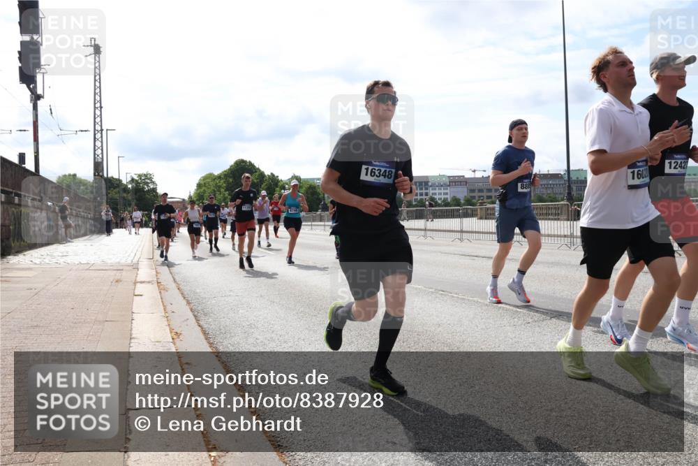 29.06.2025 - hella hamburg halbmarathon Lena Gebhardt http://msf.ph/oto/8387928 29.06.2025 10:15:57 Lombardsbrücke 11303, 8746, 16348, 12427, 16020, 888, 1156, 1308, 1440, 1651, 2071, 2076, 2110, 2165, 2436, 2803, 2835, 2989, 3167, 3417, 4007, 4466, 4492, 4494, 4637, 4828, 5046, 5069, 5423, 5739, 6376, 6576, 7897, 7941, 7942, 8169, 8274, 8554, 8746, 8885, 9192, 9601, 9657, 9675, 9784, 9802, 9881, 10107, 10108, 10292, 10608, 10775, 10844, 10990, 11113, 11303, 11478, 11774, 11783, 11818, 12427, 12469, 13179, 13818, 13951, 14413, 14423, 14550, 14552, 15307 meine-sportfotos.de