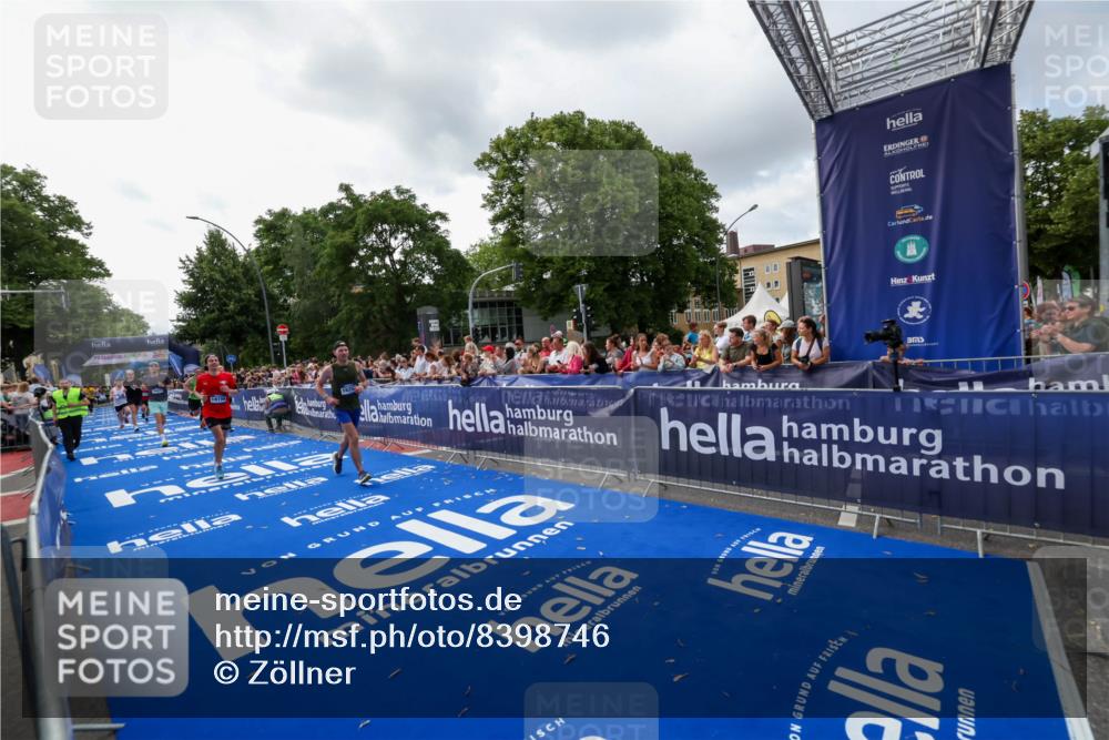 29.06.2025 - hella hamburg halbmarathon Zöllner http://msf.ph/oto/8398746 29.06.2025 10:36:07 Ziel 2399, 6032, 9313, 10477, 12168, 12488, 13419, 14875, 17217, 18156, 18259 meine-sportfotos.de