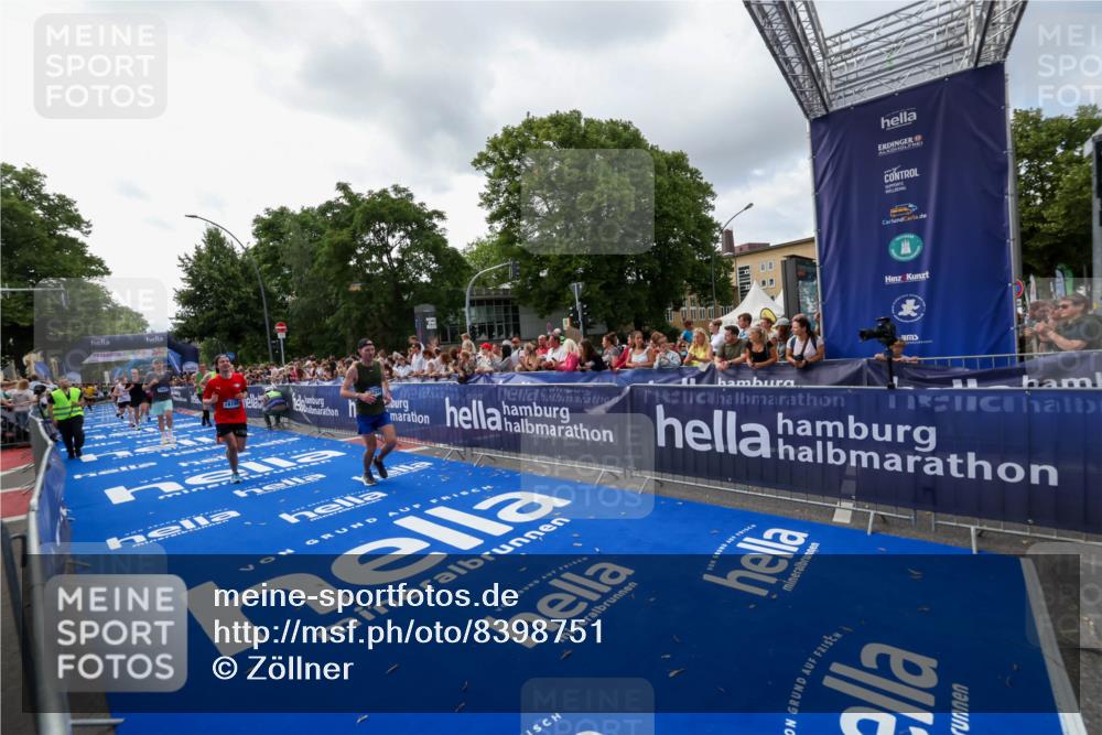 29.06.2025 - hella hamburg halbmarathon Zöllner http://msf.ph/oto/8398751 29.06.2025 10:36:07 Ziel 2399, 6032, 9313, 10477, 12168, 12488, 13419, 14875, 17217, 18156, 18259 meine-sportfotos.de