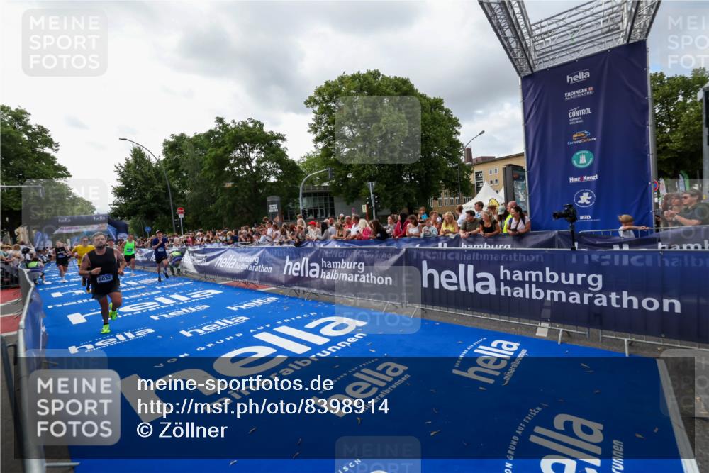 29.06.2025 - hella hamburg halbmarathon Zöllner http://msf.ph/oto/8398914 29.06.2025 10:36:14 Ziel 2774, 6032, 6990, 12447, 13991, 14601, 14875, 15115, 17078, 17329, 17691, 18600 meine-sportfotos.de