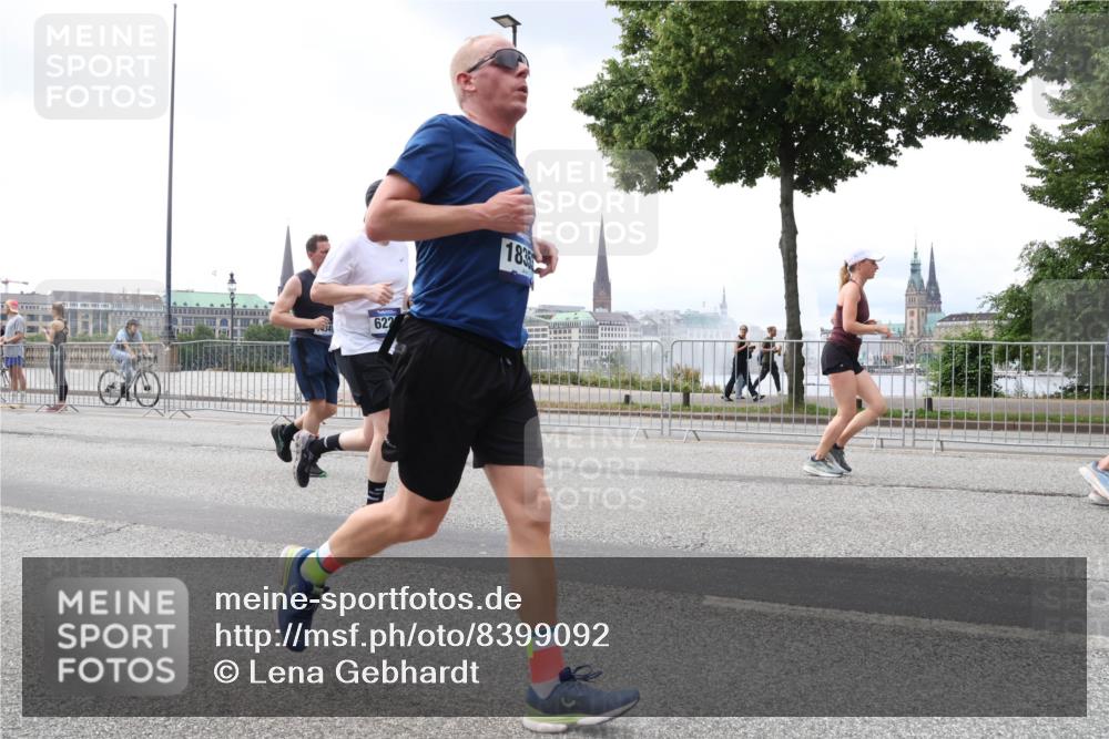 29.06.2025 - hella hamburg halbmarathon Lena Gebhardt http://msf.ph/oto/8399092 29.06.2025 10:40:37 Lombardsbrücke 341, 622, 1835, 1018, 1037, 1075, 1323, 2019, 2042, 2109, 2173, 2206, 2299, 2515, 2572, 2762, 2763, 2858, 3121, 3237, 3293, 3295, 3306, 3432, 3515, 3607, 3694, 3808, 3810, 4044, 4271, 4411, 4530, 4612, 4756, 4775, 4906, 4972, 5059, 5113, 5263, 5351, 5352, 5702, 5753, 5975, 6076, 6098, 6163, 6229, 6278, 6280, 6289, 6363, 6463, 6673, 6866, 6876, 6920, 7108, 7174, 7293, 7675, 7850, 7956, 8053, 8054, 8307, 8378, 8391, 8429, 8430, 9009, 9237, 11053 meine-sportfotos.de