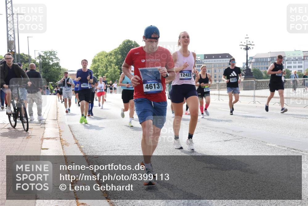 29.06.2025 - hella hamburg halbmarathon Lena Gebhardt http://msf.ph/oto/8399113 29.06.2025 10:03:05 Lombardsbrücke 6217, 18, 18827, 4613, 12422, 2780, 2810, 1135, 1138, 1414, 1450, 1482, 1702, 2594, 2619, 2780, 2782, 2810, 2819, 3225, 3572, 3630, 3919, 4204, 4613, 4665, 4904, 5734, 6208, 6217, 6453, 6752, 6815, 6997, 7210, 7211, 7290, 7706, 7888, 7935, 8364, 8481, 8483, 8614, 8624, 8662, 9006, 9439, 9453, 9986, 10128, 10295, 10539, 10824, 11250, 11515, 11935, 11968, 12169, 12177, 12211, 12212, 12422, 12843, 12908, 13036, 13474, 13664, 13732, 13857, 13874, 14224 meine-sportfotos.de