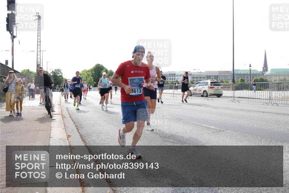 29.06.2025 - hella hamburg halbmarathon Lena Gebhardt http://msf.ph/oto/8399143 29.06.2025 10:03:05 Lombardsbrücke 4613, 1135, 1138, 1414, 1450, 1482, 1702, 2594, 2619, 2780, 2782, 2810, 2819, 3225, 3572, 3630, 3919, 4204, 4613, 4665, 4904, 5734, 6208, 6217, 6453, 6752, 6815, 6997, 7210, 7211, 7290, 7706, 7888, 7935, 8364, 8481, 8483, 8614, 8624, 8662, 9006, 9439, 9453, 9986, 10128, 10295, 10539, 10824, 11250, 11515, 11935, 11968, 12169, 12177, 12211, 12212, 12422, 12843, 12908, 13036, 13474, 13664, 13732, 13857, 13874, 14224 meine-sportfotos.de