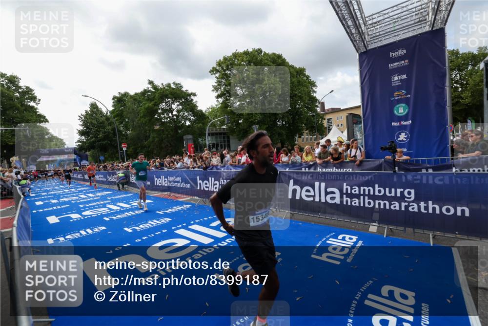 29.06.2025 - hella hamburg halbmarathon Zöllner http://msf.ph/oto/8399187 29.06.2025 10:36:24 Ziel 6829, 6993, 8084, 11304, 12051, 14075, 15348, 16158, 17192 meine-sportfotos.de