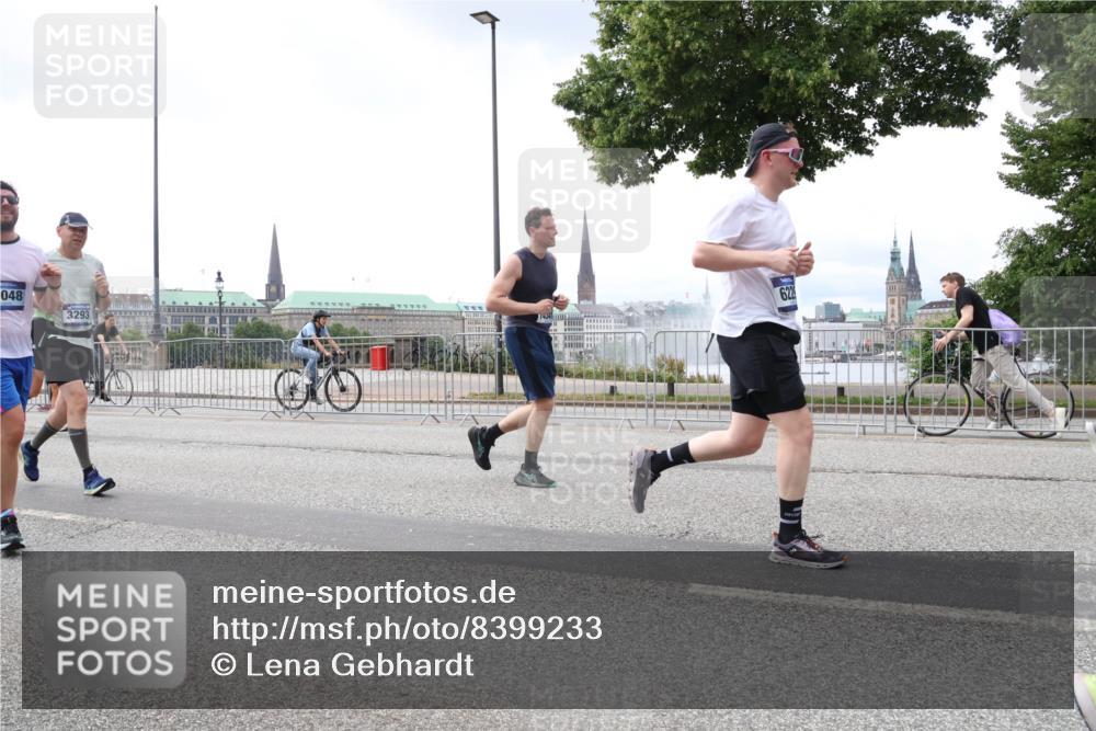 29.06.2025 - hella hamburg halbmarathon Lena Gebhardt http://msf.ph/oto/8399233 29.06.2025 10:40:37 Lombardsbrücke 048, 3293, 622, 1018, 1037, 1075, 1323, 2019, 2042, 2109, 2173, 2206, 2299, 2515, 2572, 2762, 2763, 2858, 3121, 3237, 3293, 3295, 3306, 3432, 3515, 3607, 3694, 3808, 3810, 4044, 4271, 4411, 4530, 4612, 4756, 4775, 4906, 4972, 5059, 5113, 5263, 5351, 5352, 5702, 5753, 5975, 6076, 6098, 6163, 6229, 6278, 6280, 6289, 6363, 6463, 6673, 6866, 6876, 6920, 7108, 7174, 7293, 7675, 7850, 7956, 8053, 8054, 8307, 8378, 8391, 8429, 8430, 9009, 9237, 11053 meine-sportfotos.de