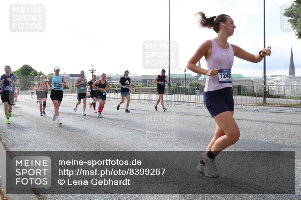 29.06.2025 - hella hamburg halbmarathon Lena Gebhardt http://msf.ph/oto/8399267 29.06.2025 10:03:06 Lombardsbrücke 18355, 1482, 18827, 1414, 1242, 1135, 1138, 1414, 1450, 1482, 2594, 2619, 2780, 2782, 2810, 2819, 3225, 3572, 3630, 3919, 4204, 4511, 4613, 4665, 4904, 5734, 6208, 6217, 6453, 6752, 6815, 6997, 7210, 7211, 7290, 7706, 7888, 7935, 8364, 8481, 8483, 8614, 8624, 9006, 9439, 9453, 10128, 10295, 10539, 10824, 11250, 11515, 11556, 11935, 11968, 12169, 12177, 12211, 12212, 12422, 12843, 12908, 13036, 13474, 13664, 13732, 13857, 13874, 14224 meine-sportfotos.de