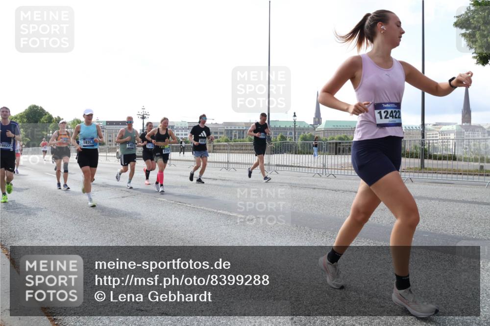 29.06.2025 - hella hamburg halbmarathon Lena Gebhardt http://msf.ph/oto/8399288 29.06.2025 10:03:06 Lombardsbrücke 1835, 18827, 1482, 1414, 2810, 12422, 1135, 1138, 1414, 1450, 1482, 2594, 2619, 2780, 2782, 2810, 2819, 3225, 3572, 3630, 3919, 4204, 4511, 4613, 4665, 4904, 5734, 6208, 6217, 6453, 6752, 6815, 6997, 7210, 7211, 7290, 7706, 7888, 7935, 8364, 8481, 8483, 8614, 8624, 9006, 9439, 9453, 10128, 10295, 10539, 10824, 11250, 11515, 11556, 11935, 11968, 12169, 12177, 12211, 12212, 12422, 12843, 12908, 13036, 13474, 13664, 13732, 13857, 13874, 14224 meine-sportfotos.de
