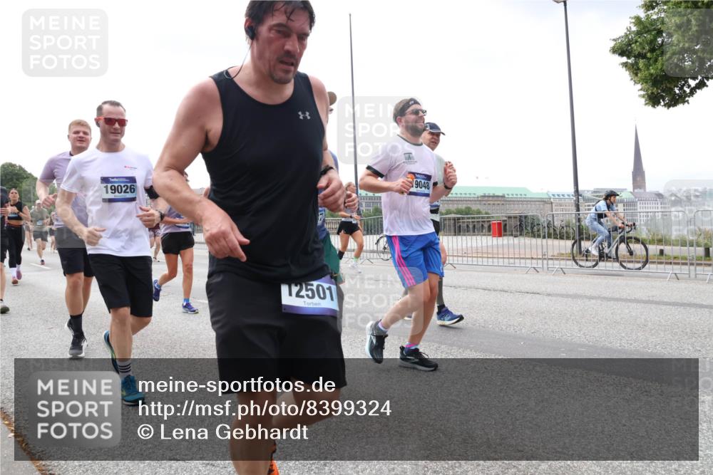 29.06.2025 - hella hamburg halbmarathon Lena Gebhardt http://msf.ph/oto/8399324 29.06.2025 10:40:38 Lombardsbrücke 19026, 2922, 12501, 9048, 1018, 1037, 1075, 1323, 2019, 2042, 2109, 2173, 2206, 2299, 2515, 2572, 2762, 2763, 2858, 3121, 3237, 3293, 3295, 3306, 3432, 3515, 3607, 3694, 3808, 3810, 4044, 4271, 4411, 4530, 4612, 4756, 4774, 4775, 4906, 4972, 5059, 5113, 5263, 5351, 5352, 5702, 5753, 5975, 6076, 6098, 6163, 6229, 6278, 6280, 6289, 6363, 6463, 6673, 6866, 6876, 6920, 7108, 7174, 7293, 7675, 7850, 7956, 8053, 8054, 8307, 8378, 8391, 8429, 8430, 9009, 9237, 11053 meine-sportfotos.de