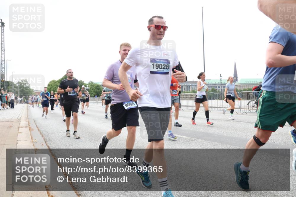 29.06.2025 - hella hamburg halbmarathon Lena Gebhardt http://msf.ph/oto/8399365 29.06.2025 10:40:39 Lombardsbrücke 8370, 16085, 19026, 9000, 8739, 12981, 1018, 1037, 1075, 1323, 2042, 2109, 2173, 2206, 2299, 2515, 2572, 2762, 2763, 2858, 3121, 3237, 3293, 3295, 3306, 3432, 3515, 3607, 3694, 3808, 3810, 4044, 4271, 4411, 4530, 4612, 4756, 4774, 4775, 4906, 4972, 5059, 5113, 5351, 5352, 5702, 5753, 5975, 6076, 6098, 6163, 6229, 6278, 6280, 6289, 6363, 6463, 6673, 6866, 6876, 6920, 7108, 7174, 7293, 7675, 7850, 7956, 8053, 8054, 8307, 8378, 8391, 8429, 8430, 9009, 9237, 11053 meine-sportfotos.de